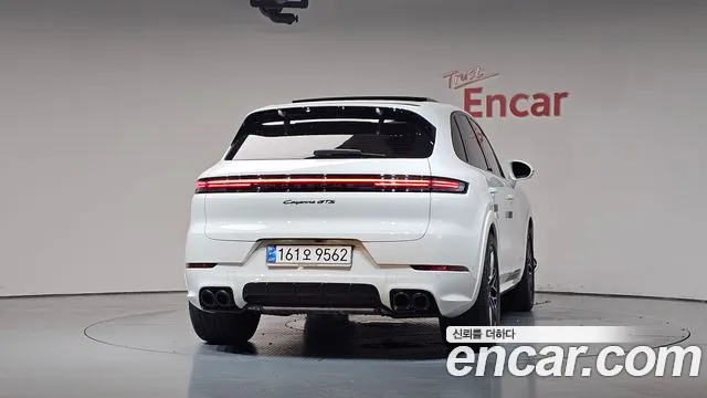 Porsche Cayenne 2025 thumb 3