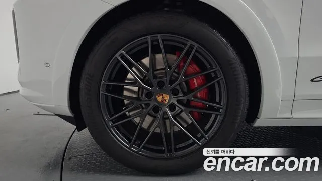 Porsche Cayenne 2025 thumb 4
