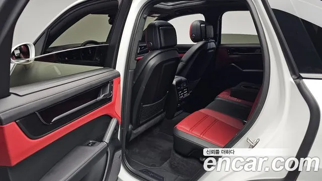 Porsche Cayenne 2025 thumb 11