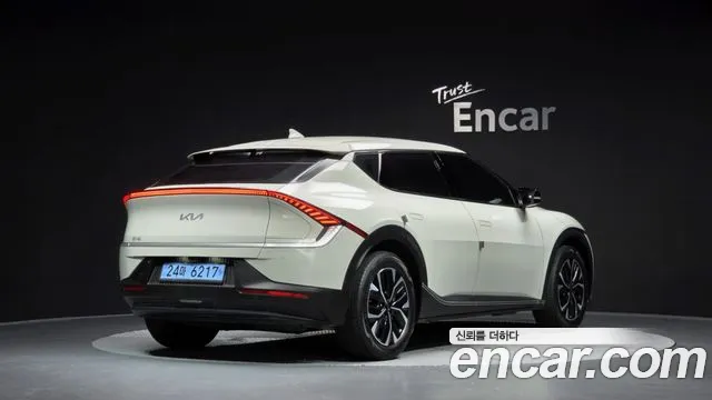 Kia EV6 2023 thumb 2
