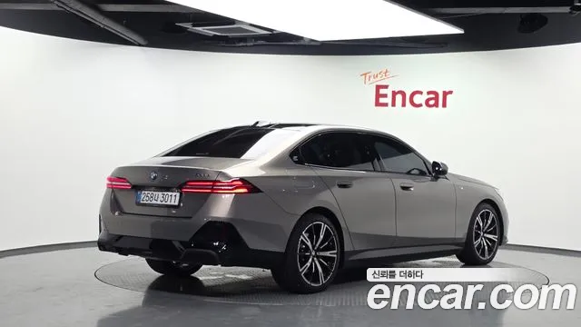 BMW 5 серии 2025 thumb 2