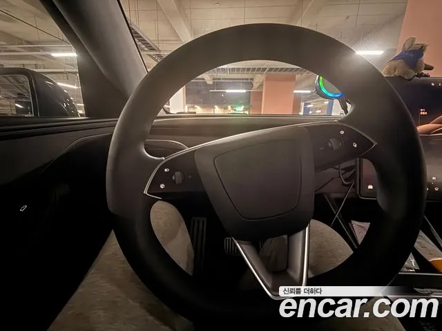 Tesla Model Y 2025 thumb 3