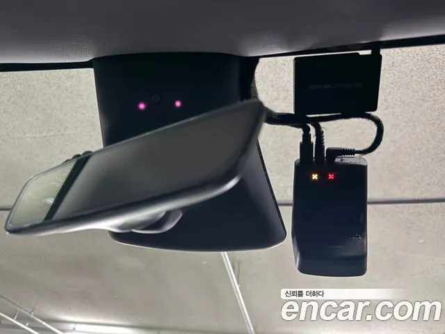 Tesla Model Y 2025 thumb 7