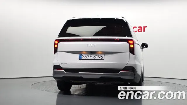 Kia Carnival 2024 thumb 4