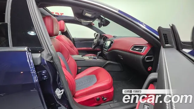 Maserati Ghibli 2020 thumb 10