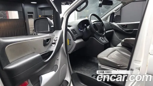 Hyundai Starex 2017 thumb 10