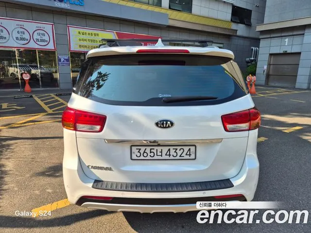 Kia Carnival 2018 thumb 3