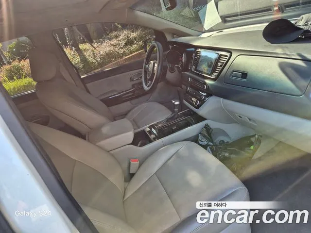 Kia Carnival 2018 thumb 9