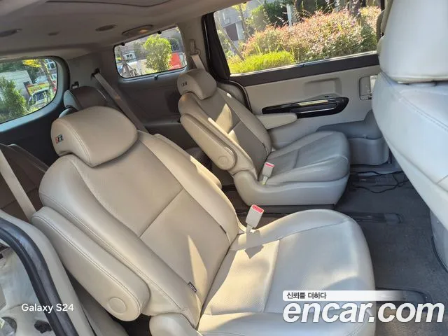 Kia Carnival 2018 thumb 10