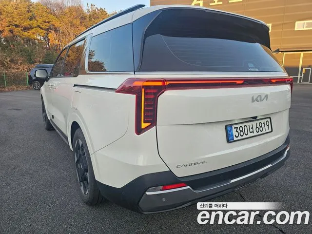 Kia Carnival 2024 thumb 4