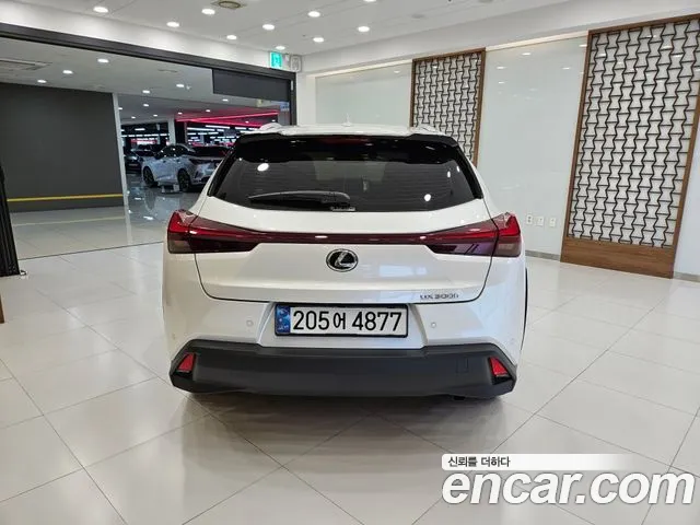Lexus UX 2025 thumb 4