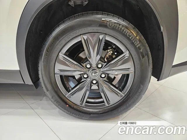 Lexus UX 2025 thumb 6