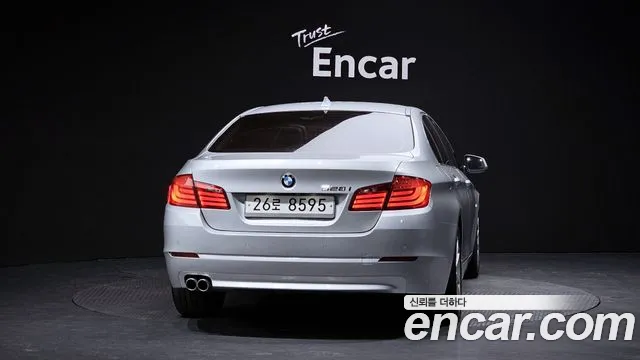 BMW 5 серии 2011 thumb 4
