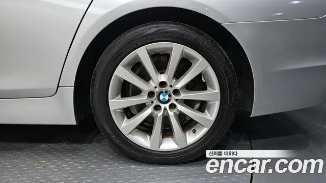 BMW 5 серии 2011 thumb 5