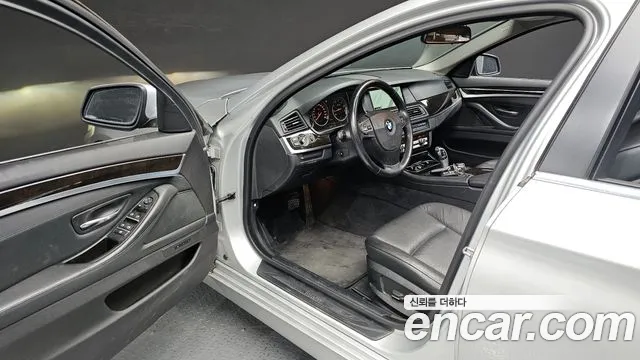 BMW 5 серии 2011 thumb 10