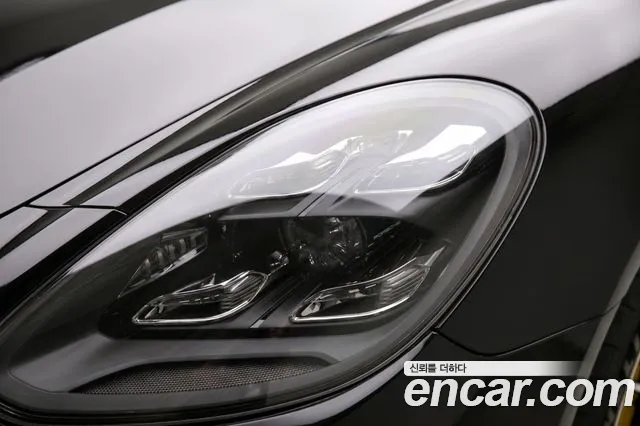 Porsche Panamera 2021 thumb 4