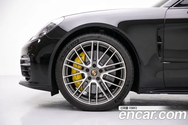 Porsche Panamera 2021 thumb 7