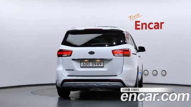 Kia Carnival 2015 thumb 4