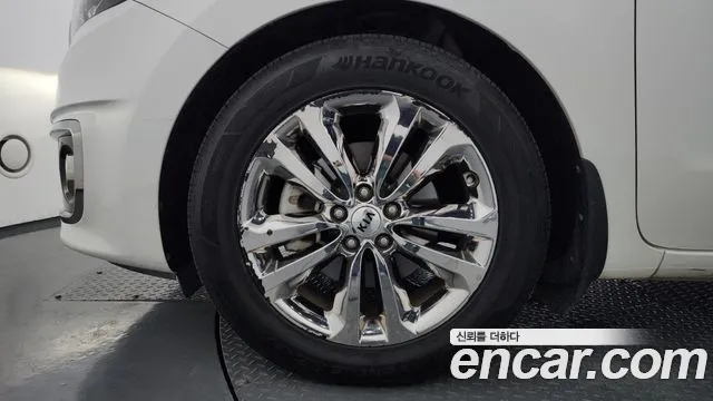 Kia Carnival 2015 thumb 5
