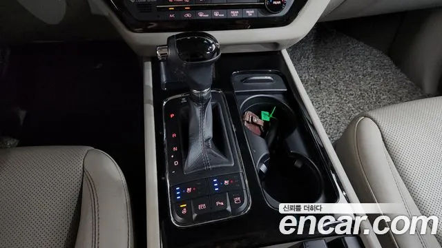 Kia Carnival 2015 thumb 9