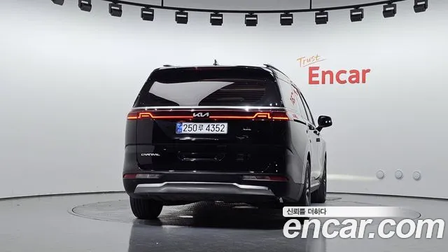Kia Carnival 2023 thumb 3