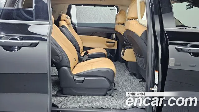 Kia Carnival 2023 thumb 10
