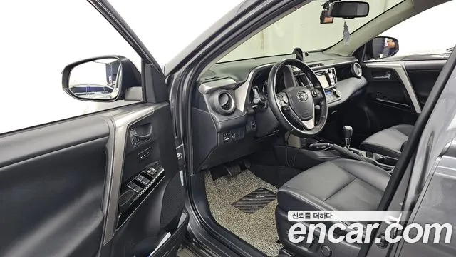 Toyota RAV4 2017 thumb 10