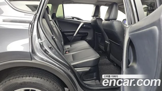 Toyota RAV4 2017 thumb 12