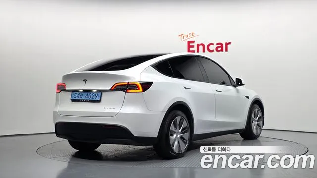 Tesla Model Y 2022 thumb 2