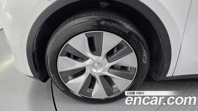 Tesla Model Y 2022 thumb 5