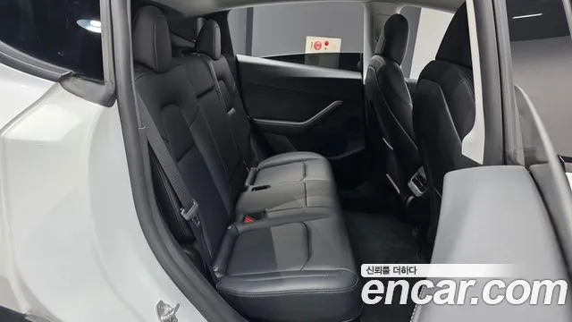 Tesla Model Y 2022 thumb 12