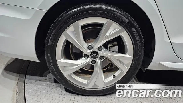 Audi A4 2022 thumb 5
