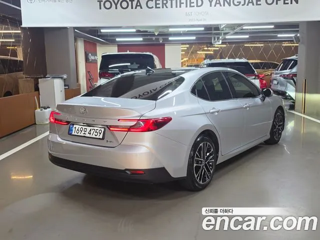Toyota Camry 2025 thumb 2