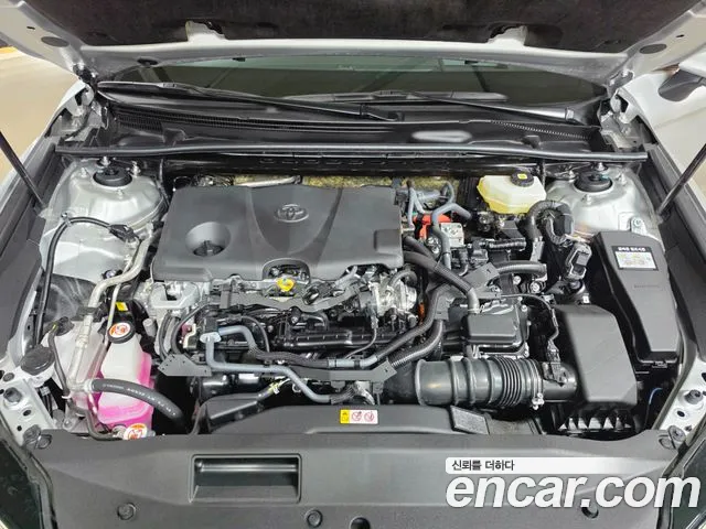 Toyota Camry 2025 thumb 6
