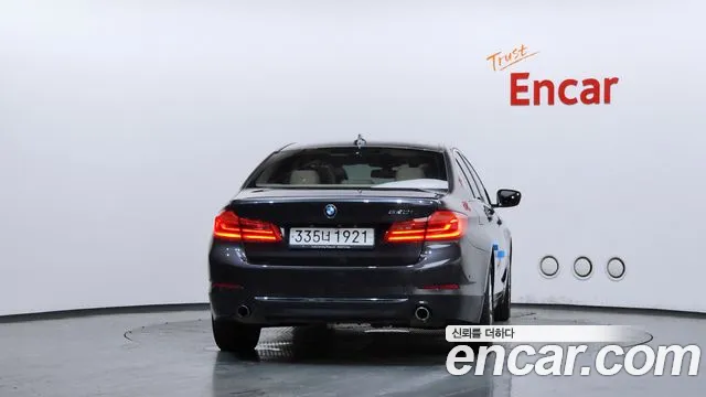 BMW 5 серии 2019 thumb 4