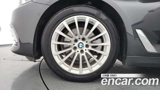BMW 5 серии 2019 thumb 5