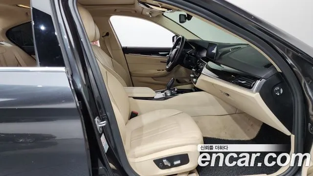 BMW 5 серии 2019 thumb 11