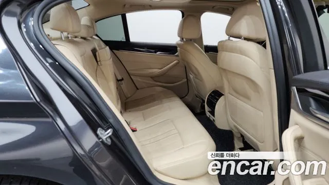 BMW 5 серии 2019 thumb 12