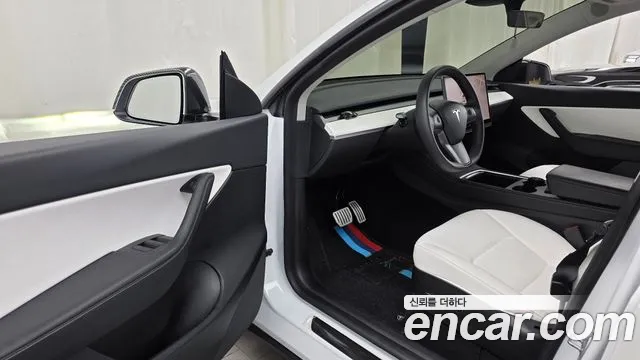 Tesla Model Y 2022 thumb 10