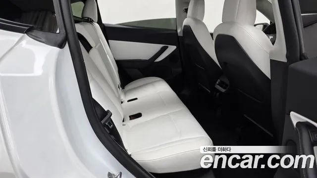 Tesla Model Y 2022 thumb 11