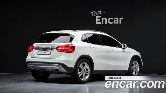 Mercedes-Benz GLA 2016 thumb 2