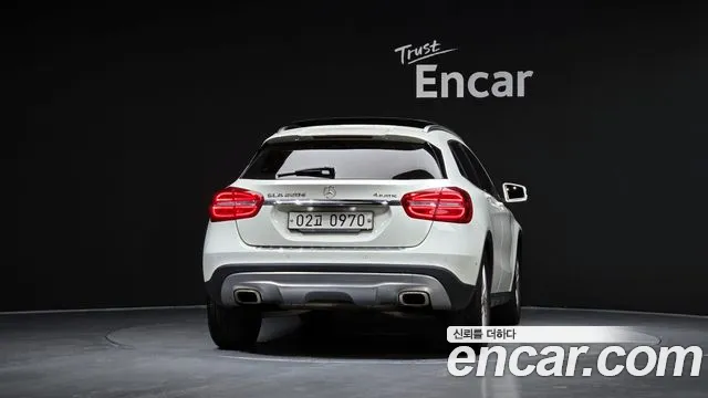 Mercedes-Benz GLA 2016 thumb 4