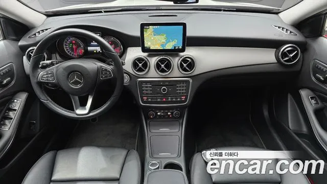 Mercedes-Benz GLA 2016 thumb 7