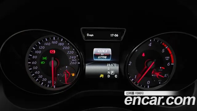 Mercedes-Benz GLA 2016 thumb 8