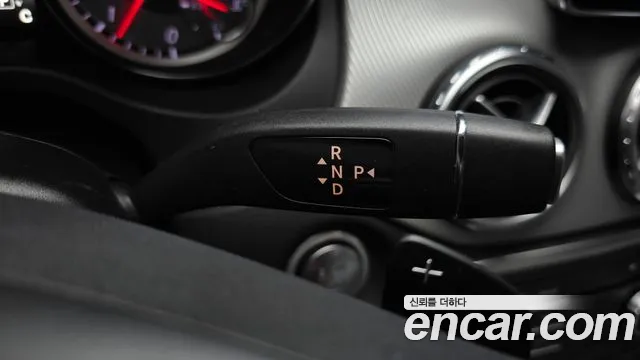 Mercedes-Benz GLA 2016 thumb 9