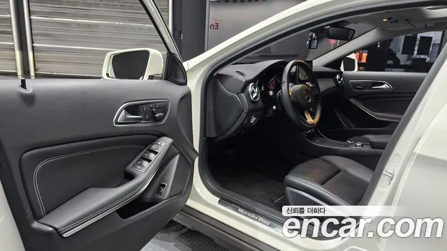 Mercedes-Benz GLA 2016 thumb 10