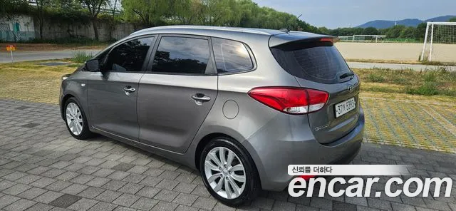 Kia Carens 2015 thumb 4