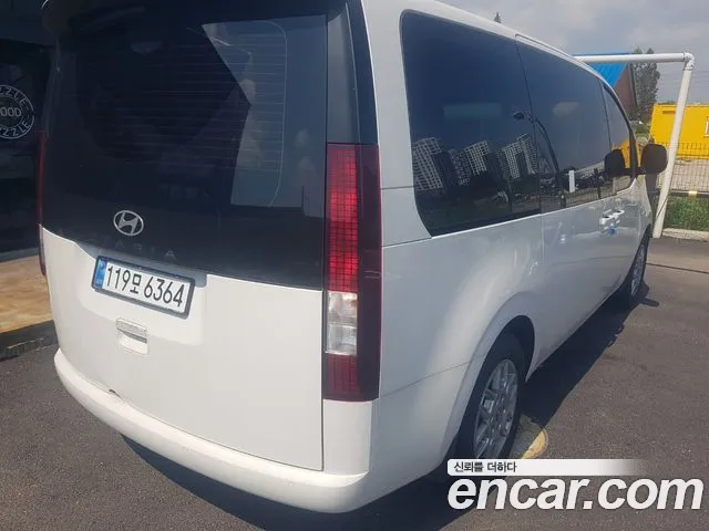Hyundai Staria 2025 thumb 2