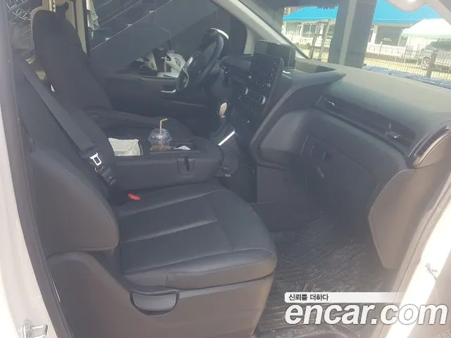Hyundai Staria 2025 thumb 6