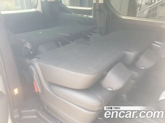 Hyundai Staria 2025 thumb 7
